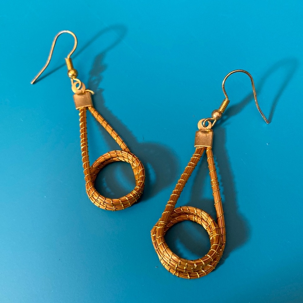 Gold twisted loop earrings